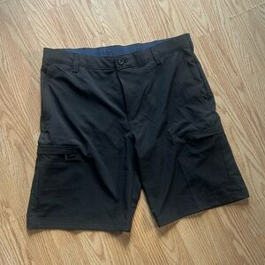 Izod golf shorts size 34